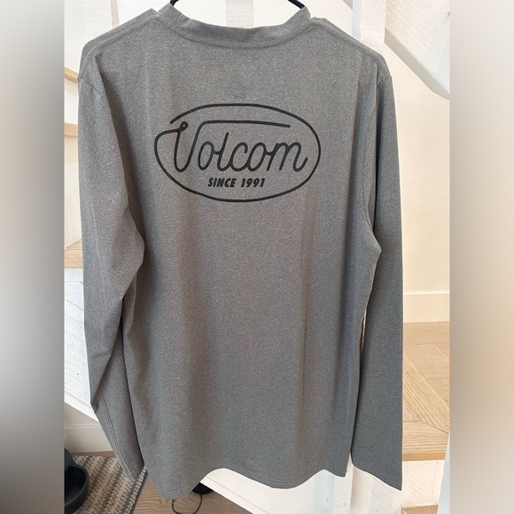 Volcom rash guard - Picture 2 of 3